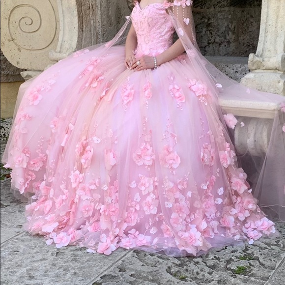 Formal dress - Picture 2 of 5